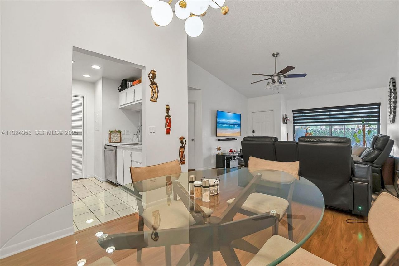 2682 N Nob Hill Rd, Sunrise, FL 33322 Photo