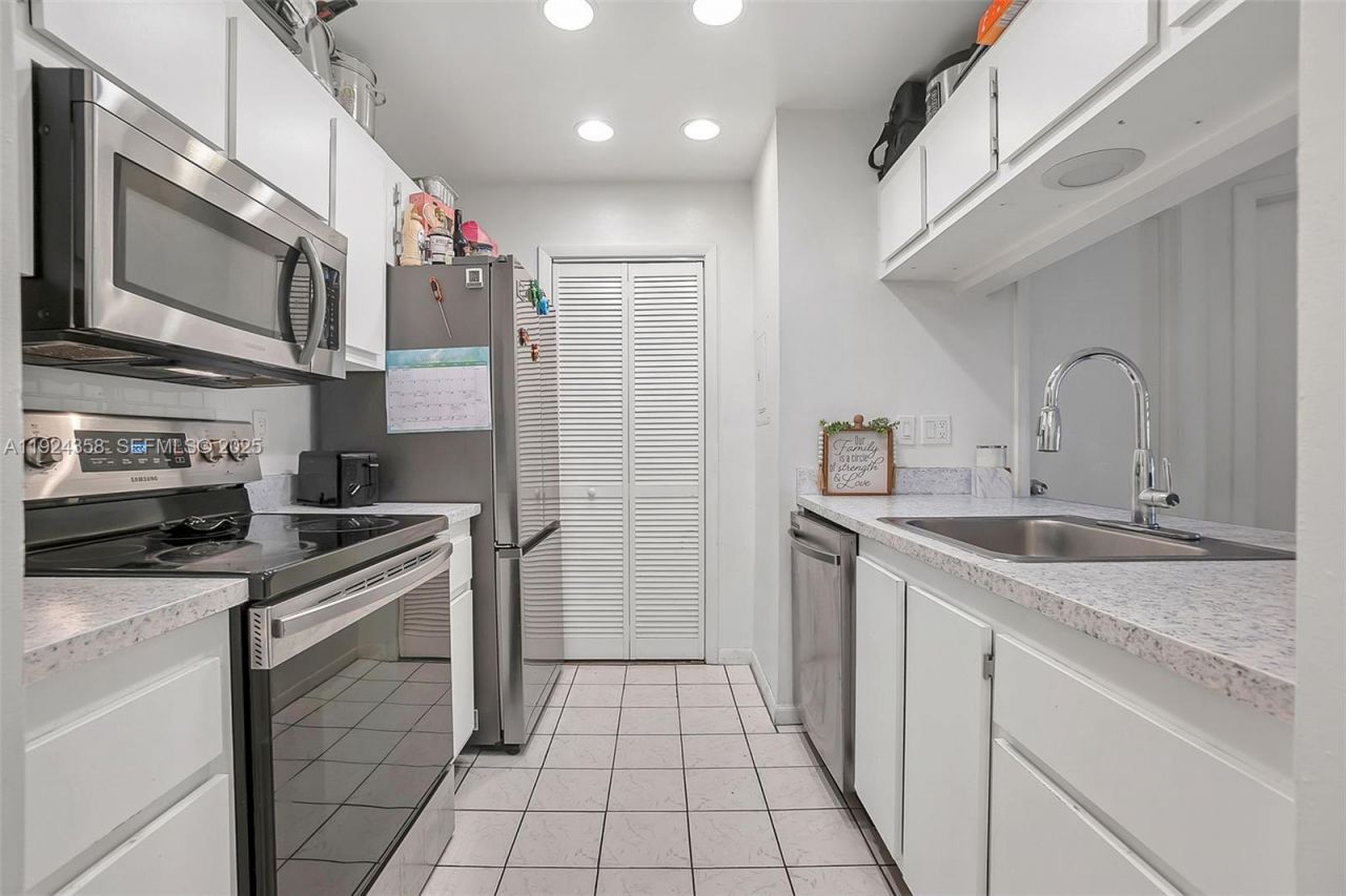 2682 N Nob Hill Rd, Sunrise, FL 33322 Photo