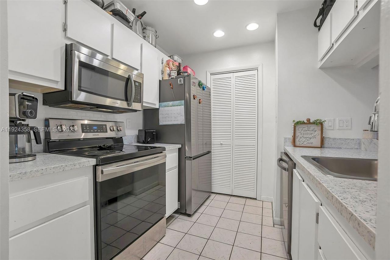 2682 N Nob Hill Rd, Sunrise, FL 33322 Photo