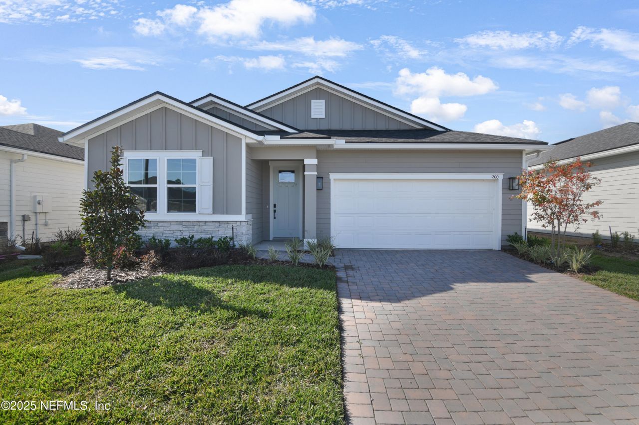 200 Enclave Avenue, Palm Coast, FL 32164 Main Photo