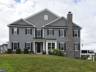 8 ELIZABETH LANE, DOYLESTOWN, PA 18901