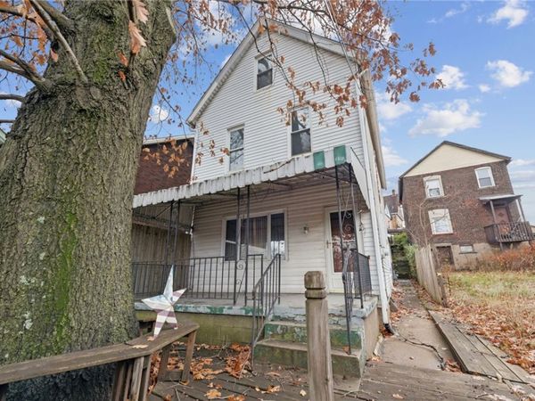 122 N Holland Avenue, Braddock, PA 15104