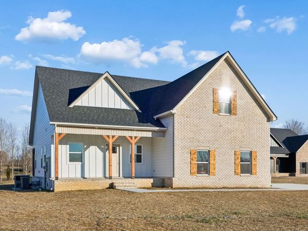 2233 County House Rd, Smithville, TN 37166