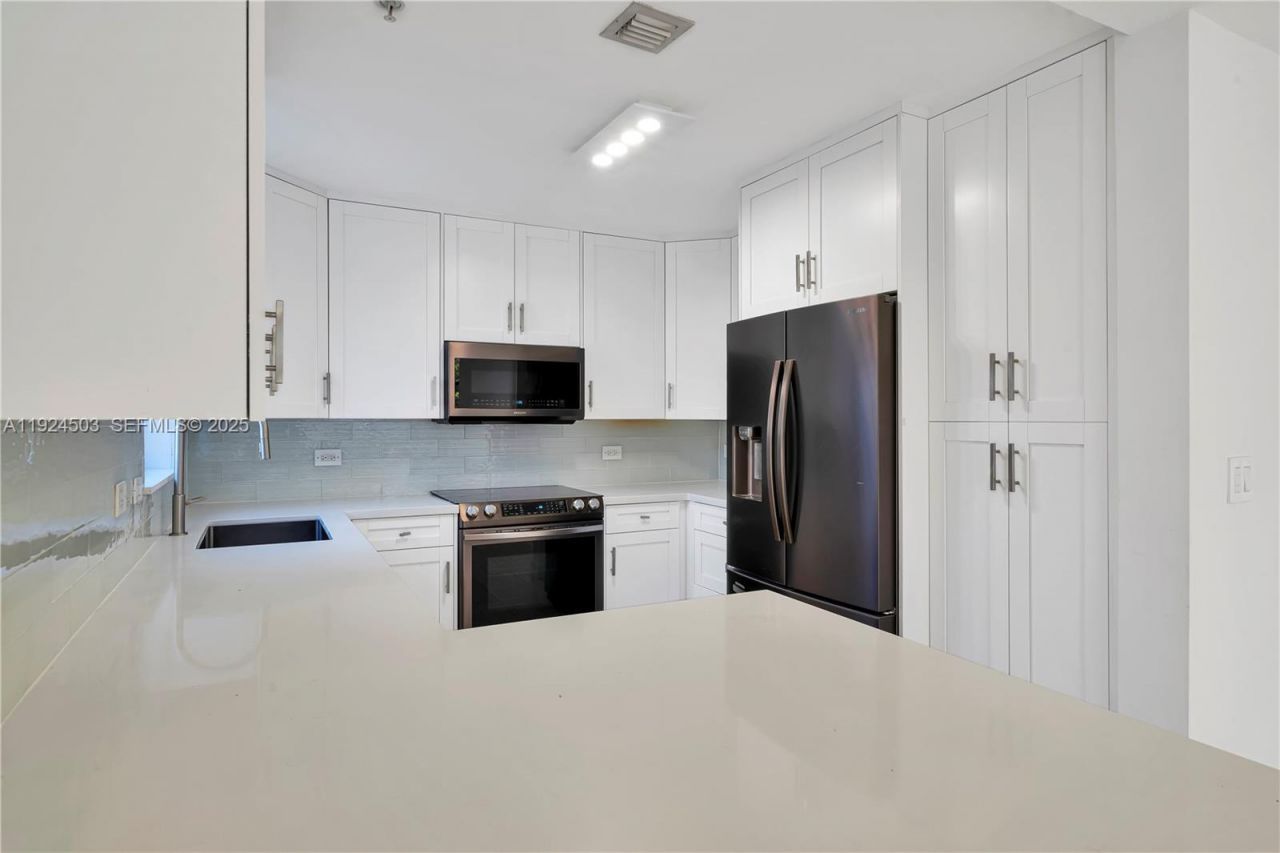 1650 Galiano St, Unit TH15, Coral Gables, FL 33134 Photo