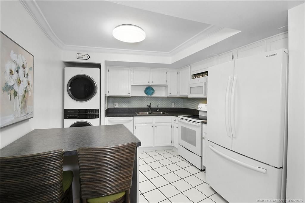 1357 NE Ocean Boulevard, Unit 214, Stuart, FL 34996 Photo