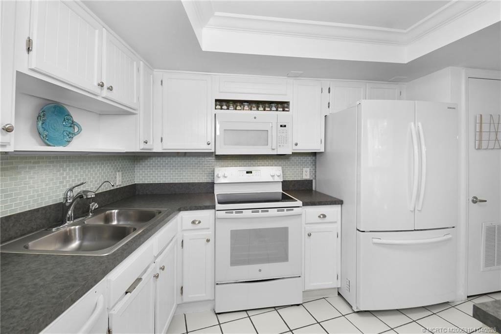 1357 NE Ocean Boulevard, Unit 214, Stuart, FL 34996 Photo