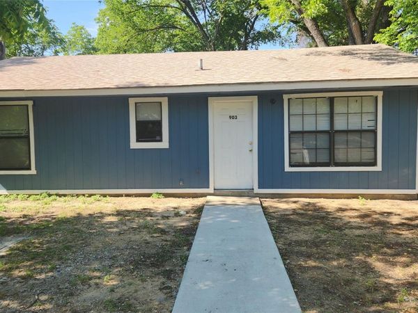 903 W 1st ST, Cameron, TX 76520