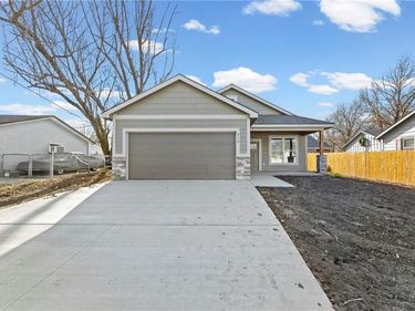 818 W 10th Street, Ottawa, KS 66067