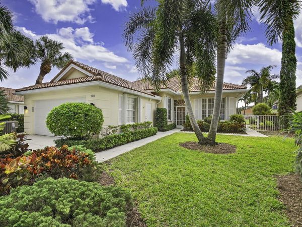 520 E Tall Oaks Drive, Palm Beach Gardens, FL 33410
