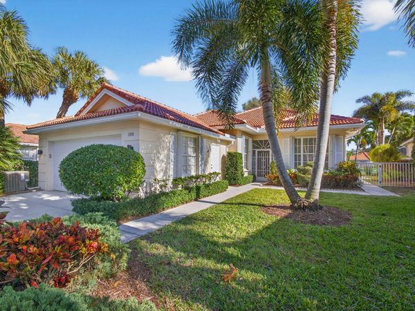 520 E Tall Oaks Drive, Palm Beach Gardens, FL 33410