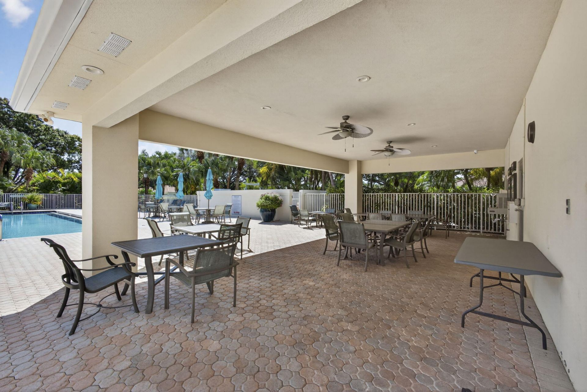 520 E Tall Oaks Drive, Palm Beach Gardens, FL 33410 Photo