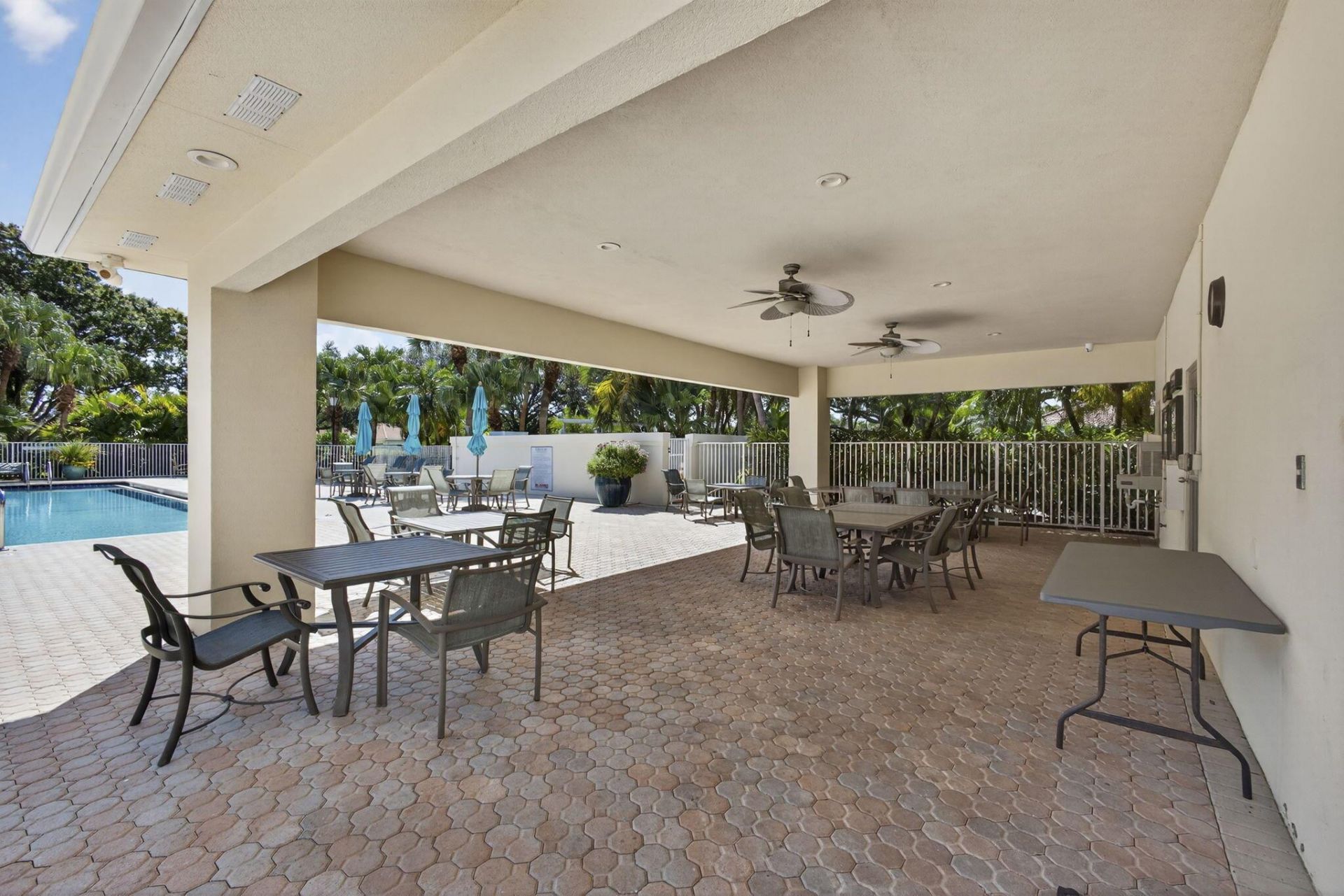 520 E Tall Oaks Drive, Palm Beach Gardens, FL 33410 Photo