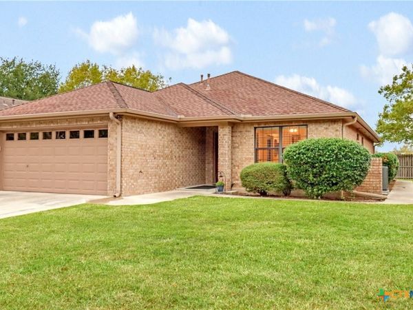 124 Gardenridge Drive, Seguin, TX 78155