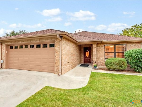 124 Gardenridge Drive, Seguin, TX 78155