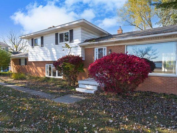 5274 Cooley Lake Road, Waterford Twp, MI 48327