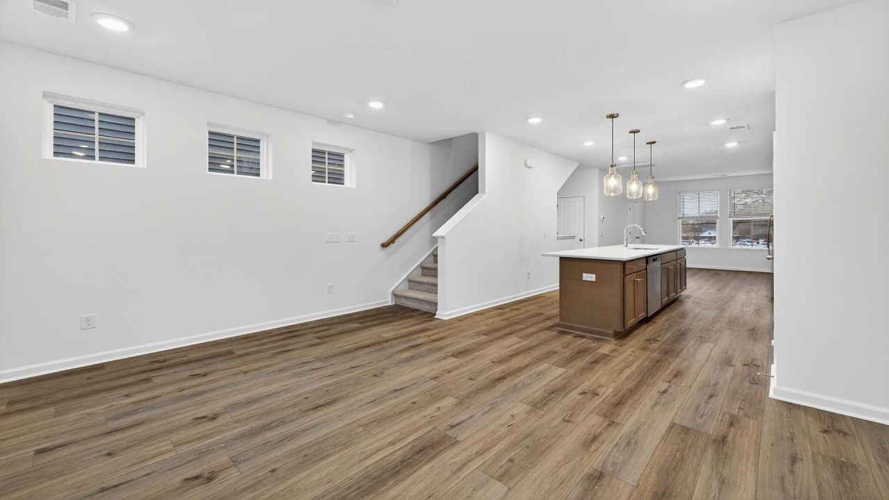 4633 Forest Hills Drive Photo 6