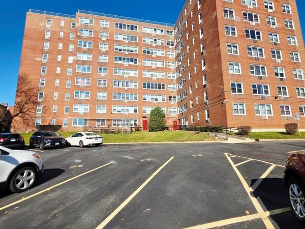 16420 Highland Avenue, Unit 2V, Jamaica Hills, NY 11432