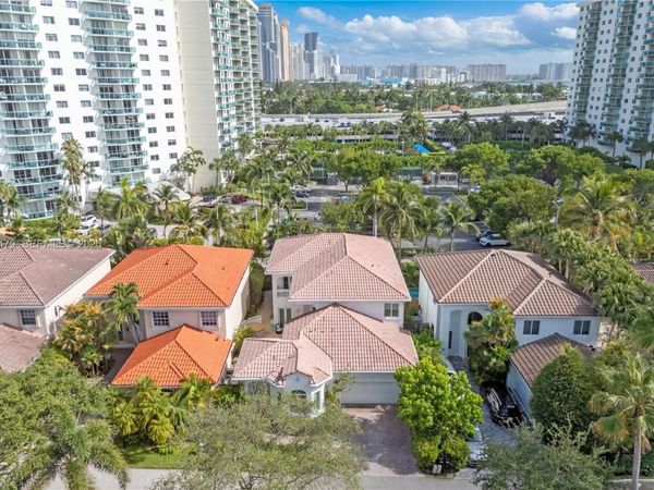 3942 194th Ln, Sunny Isles Beach, FL 33160