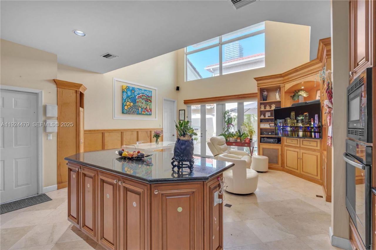 3942 194th Ln, Sunny Isles Beach, FL 33160 Photo