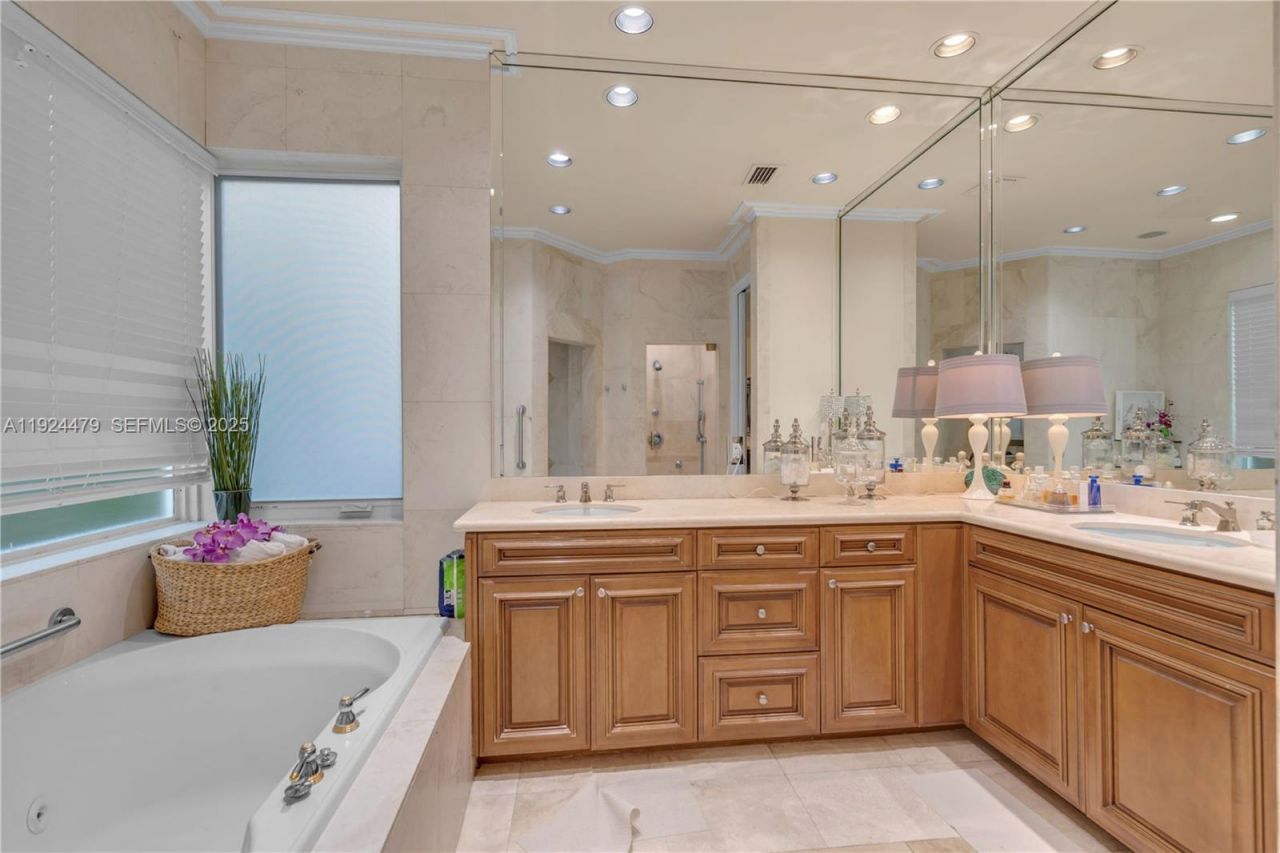 3942 194th Ln, Sunny Isles Beach, FL 33160 Photo