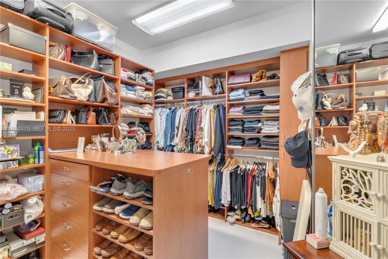 3942 194th Ln, Sunny Isles Beach, FL 33160 Photo