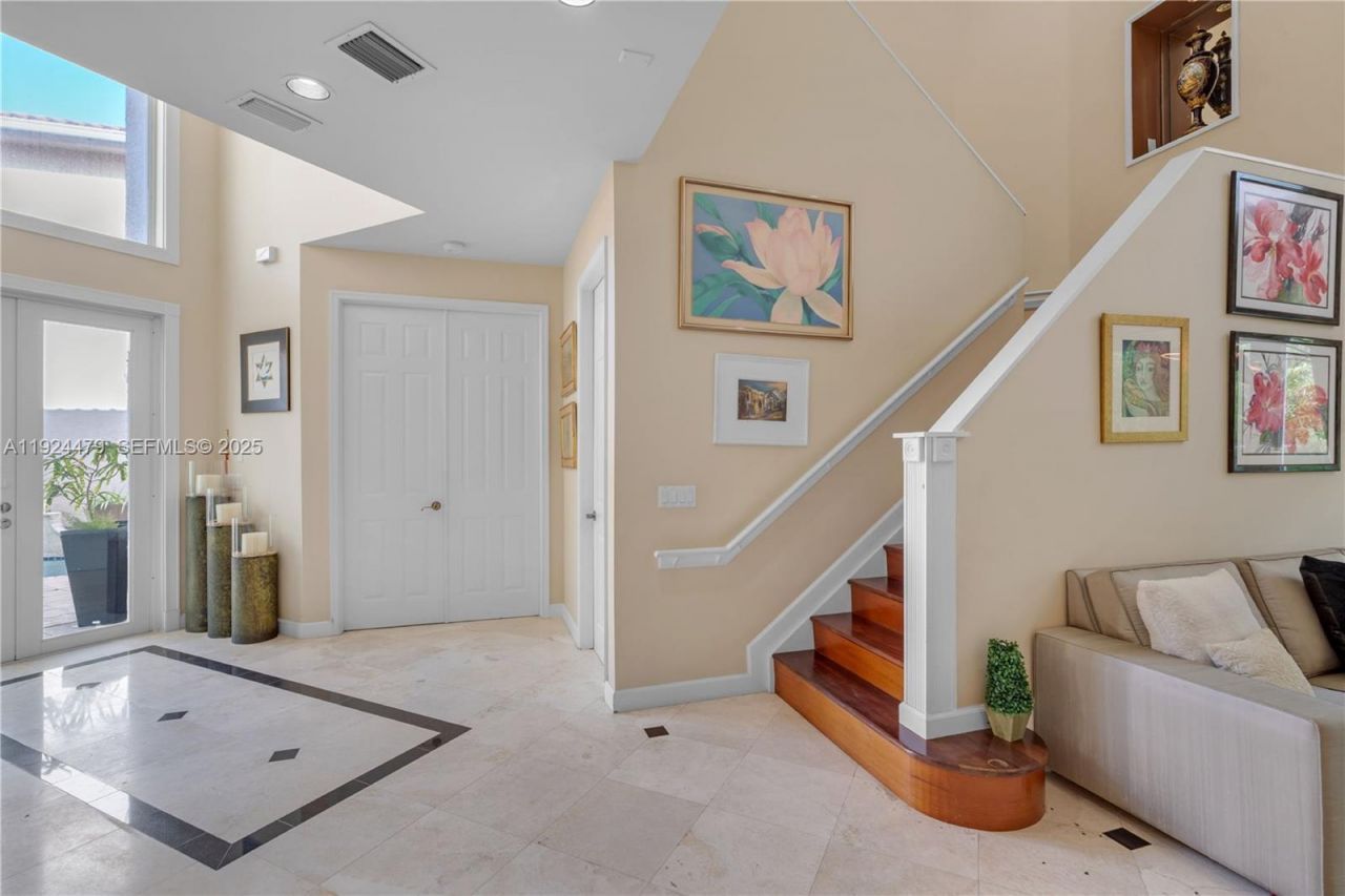 3942 194th Ln, Sunny Isles Beach, FL 33160 Photo