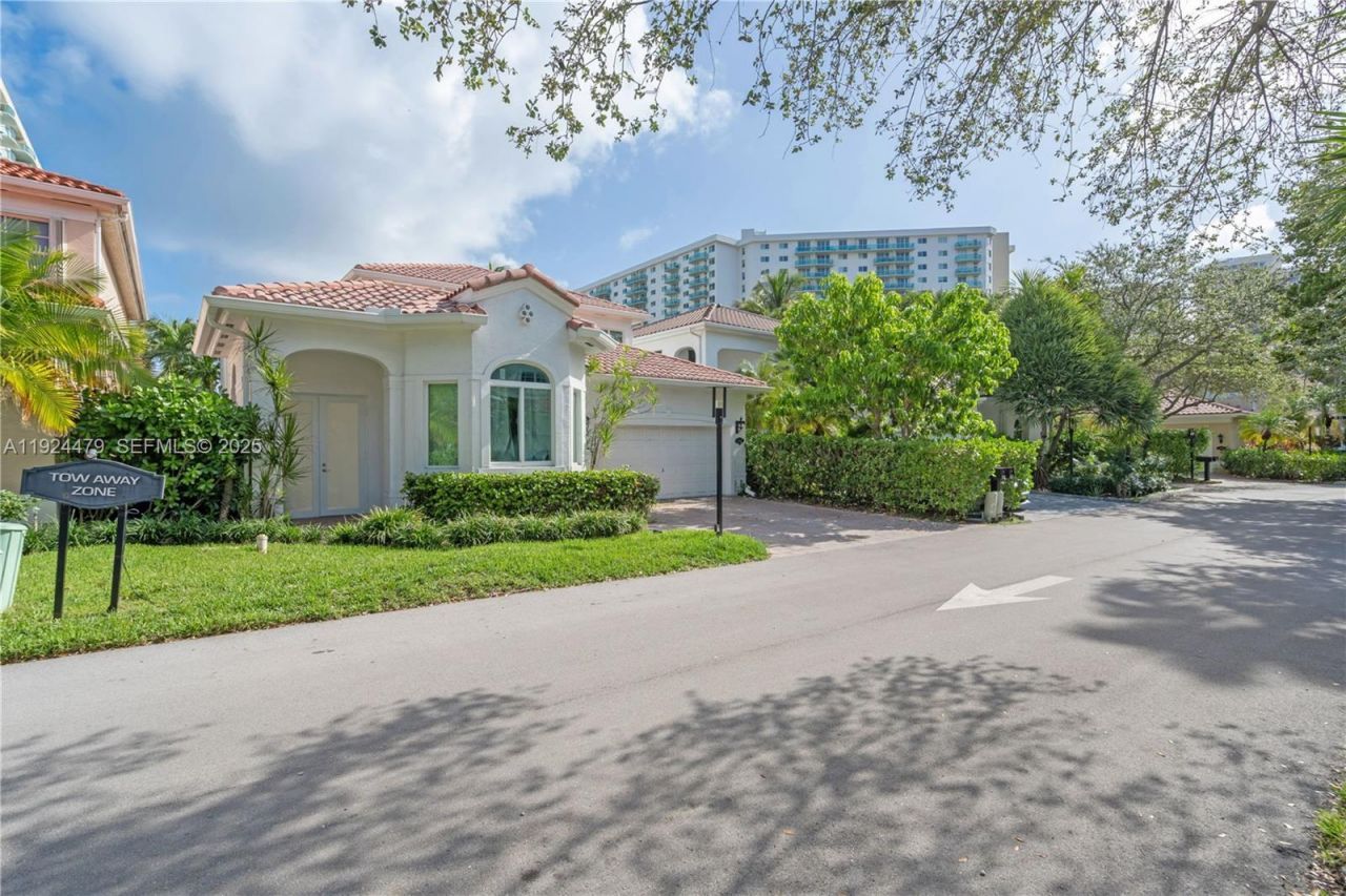 3942 194th Ln, Sunny Isles Beach, FL 33160 Photo