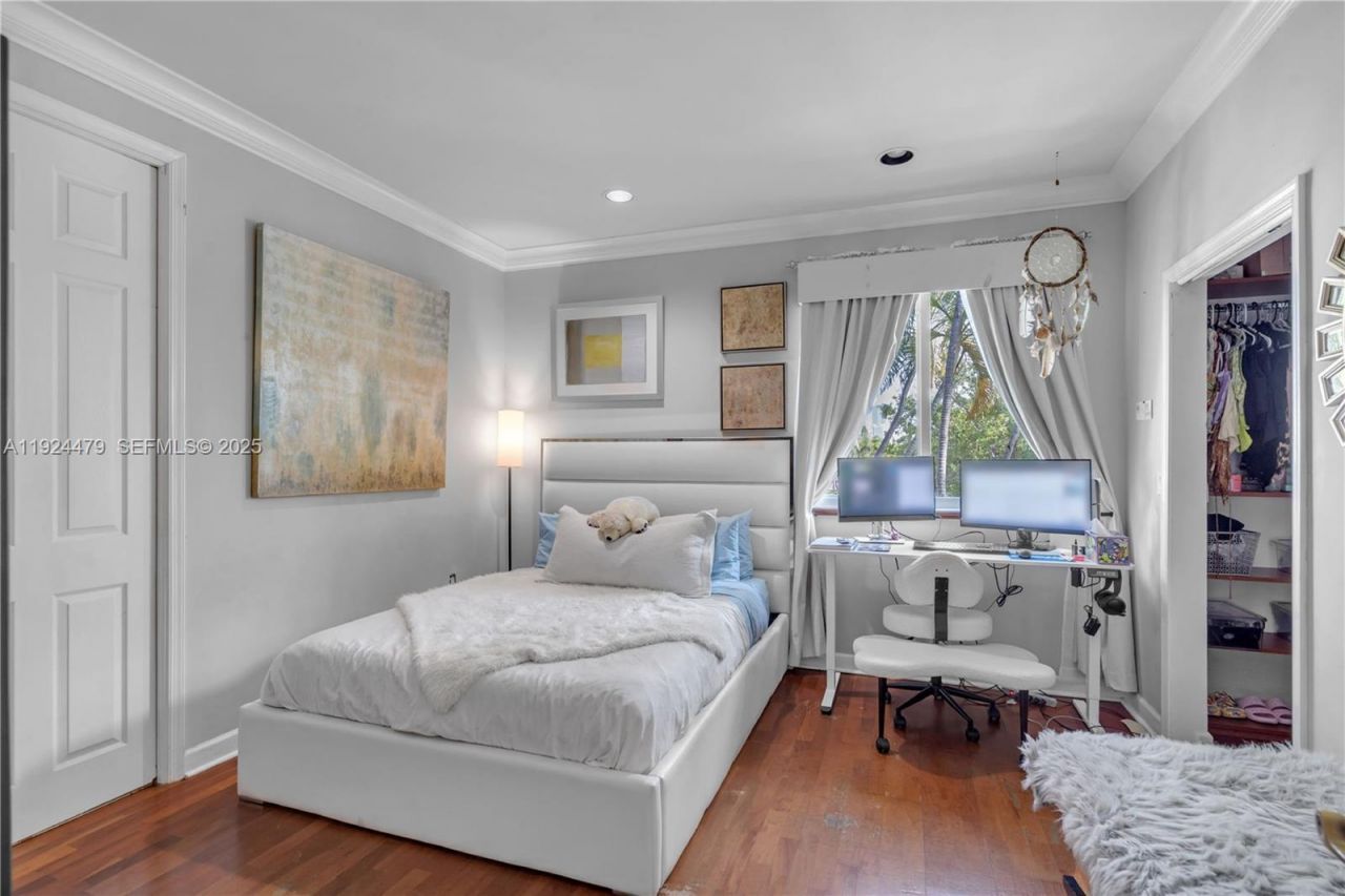 3942 194th Ln, Sunny Isles Beach, FL 33160 Photo