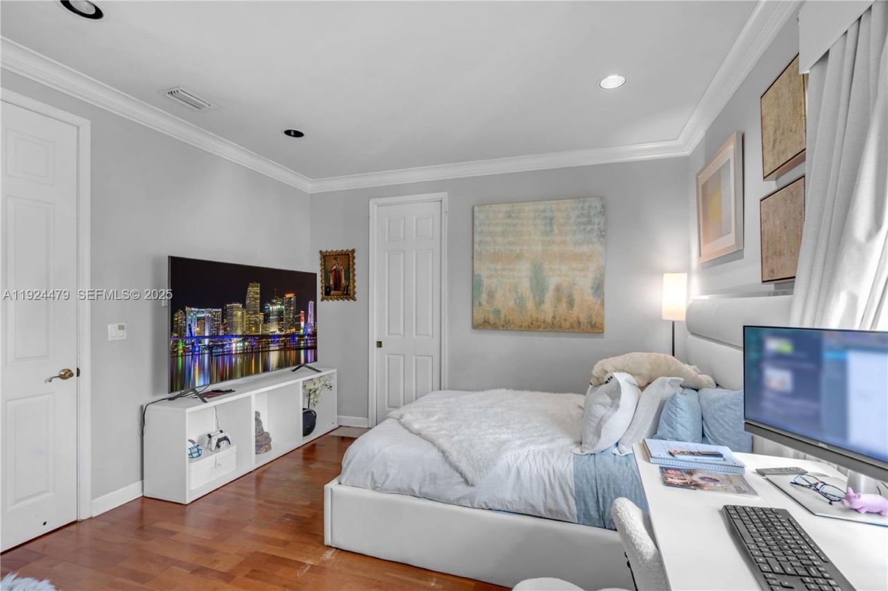 3942 194th Ln, Sunny Isles Beach, FL 33160 Photo