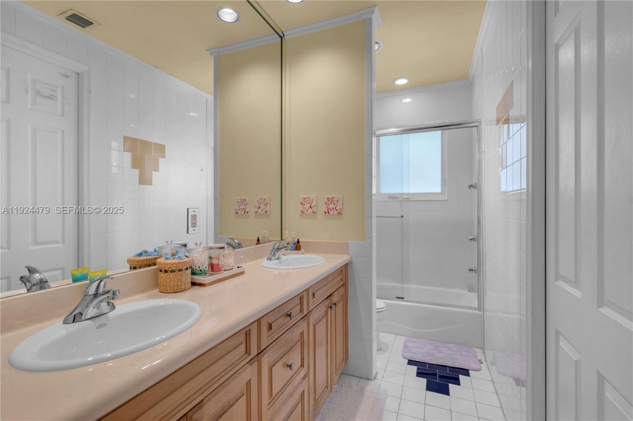 3942 194th Ln, Sunny Isles Beach, FL 33160 Photo