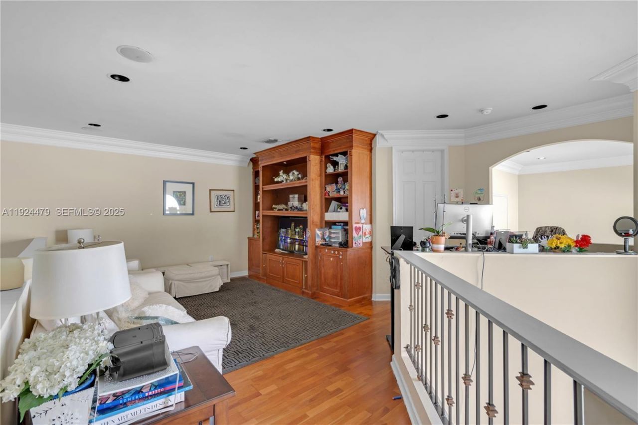 3942 194th Ln, Sunny Isles Beach, FL 33160 Photo