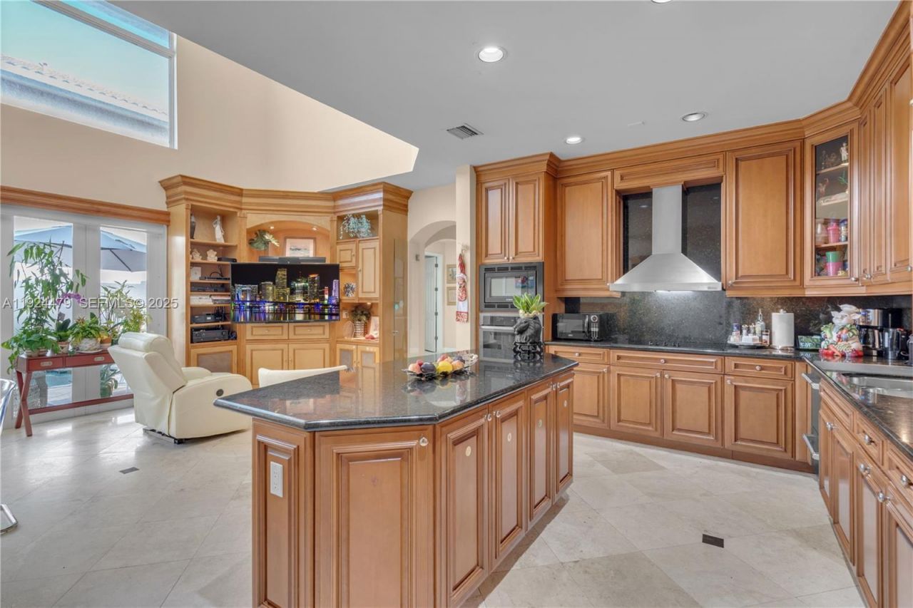 3942 194th Ln, Sunny Isles Beach, FL 33160 Photo