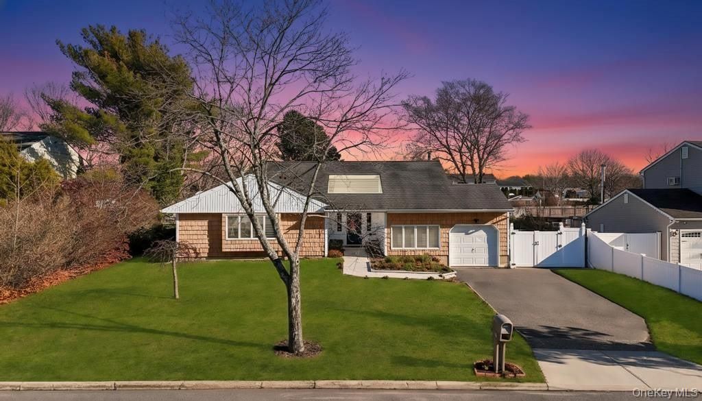 15 Drake Avenue, Bellport, NY 11713 Main Photo
