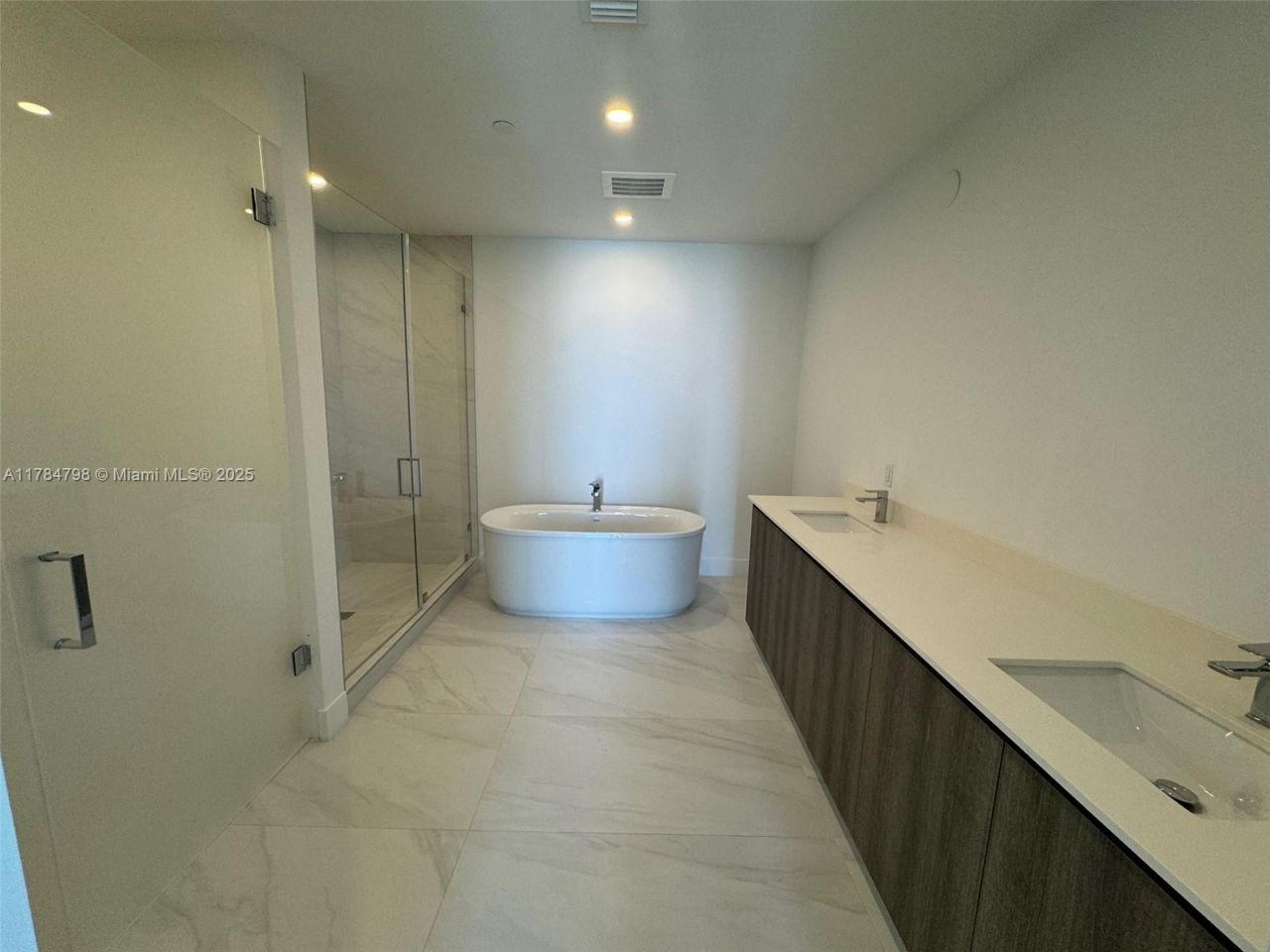 17550 Collins Ave, Unit 1005, Sunny Isles Beach, FL 33160 Photo