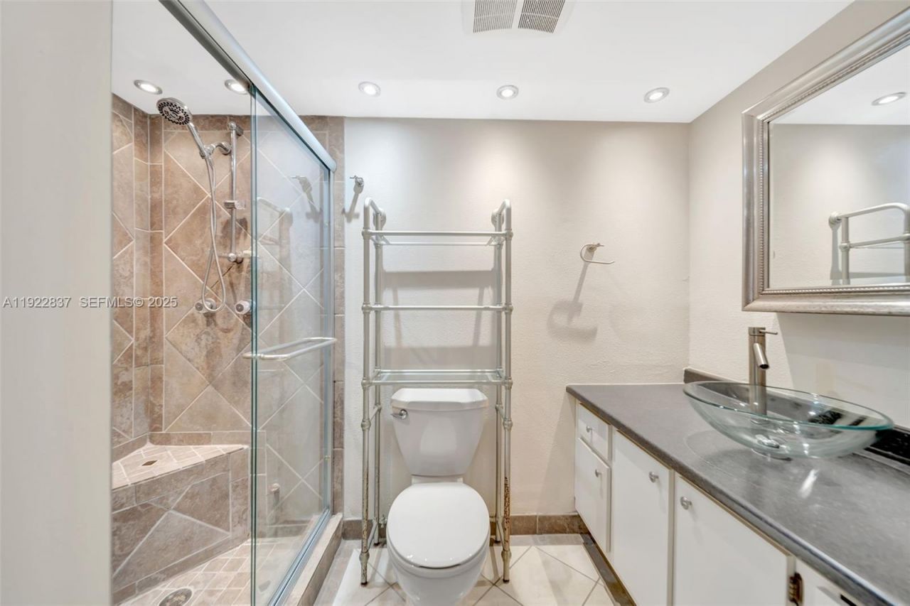 200 Golden Isles Dr, Unit 203, Hallandale Beach, FL 33009 Photo