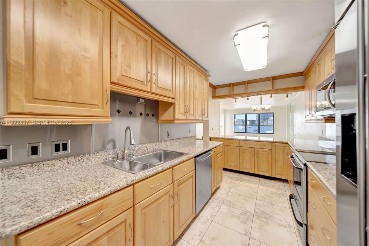 200 Golden Isles Dr, Unit 203, Hallandale Beach, FL 33009 Photo