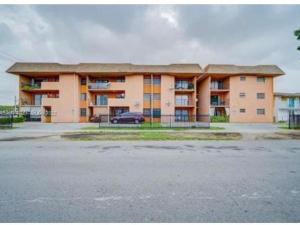 1471 W 43rd Pl, Unit 302, Hialeah, FL 33012