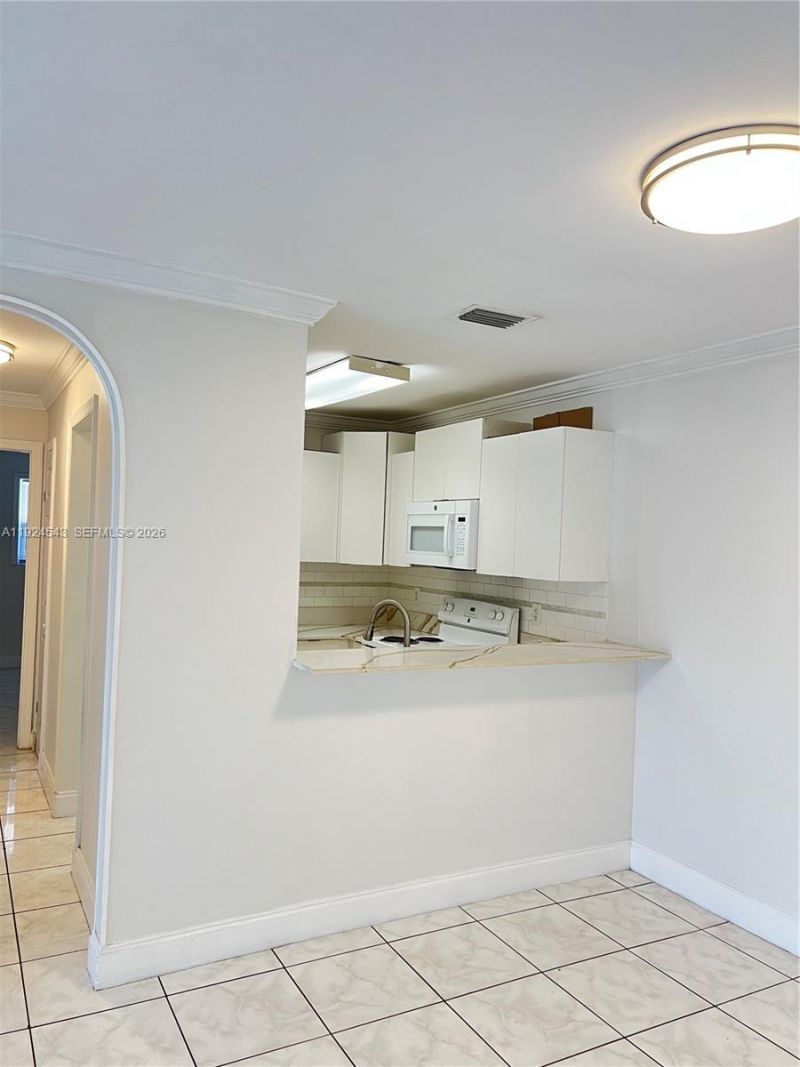 1471 W 43rd Pl, Unit 302, Hialeah, FL 33012 Photo