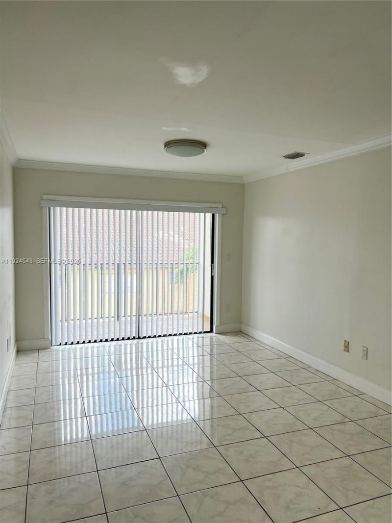 1471 W 43rd Pl, Unit 302, Hialeah, FL 33012 Photo