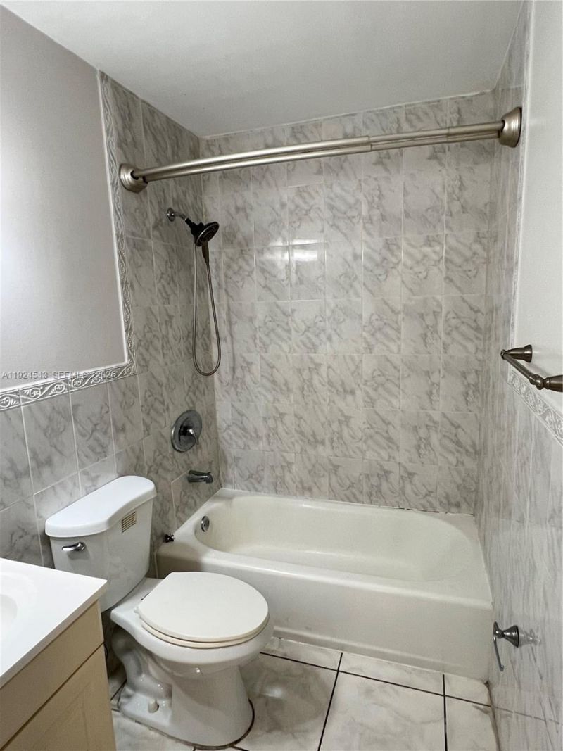 1471 W 43rd Pl, Unit 302, Hialeah, FL 33012 Photo