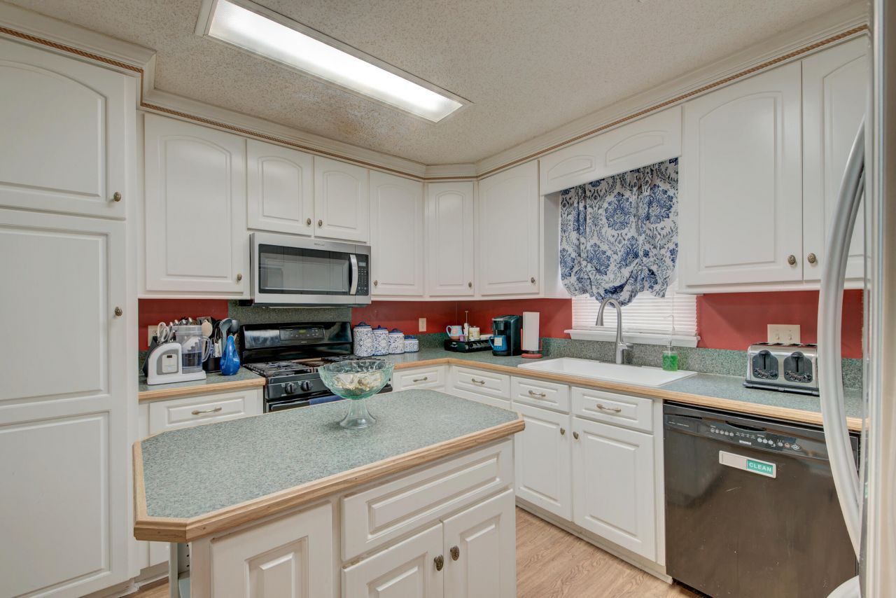 1016 Maidstone Drive Photo 32