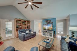 1016 Maidstone Drive photo 4