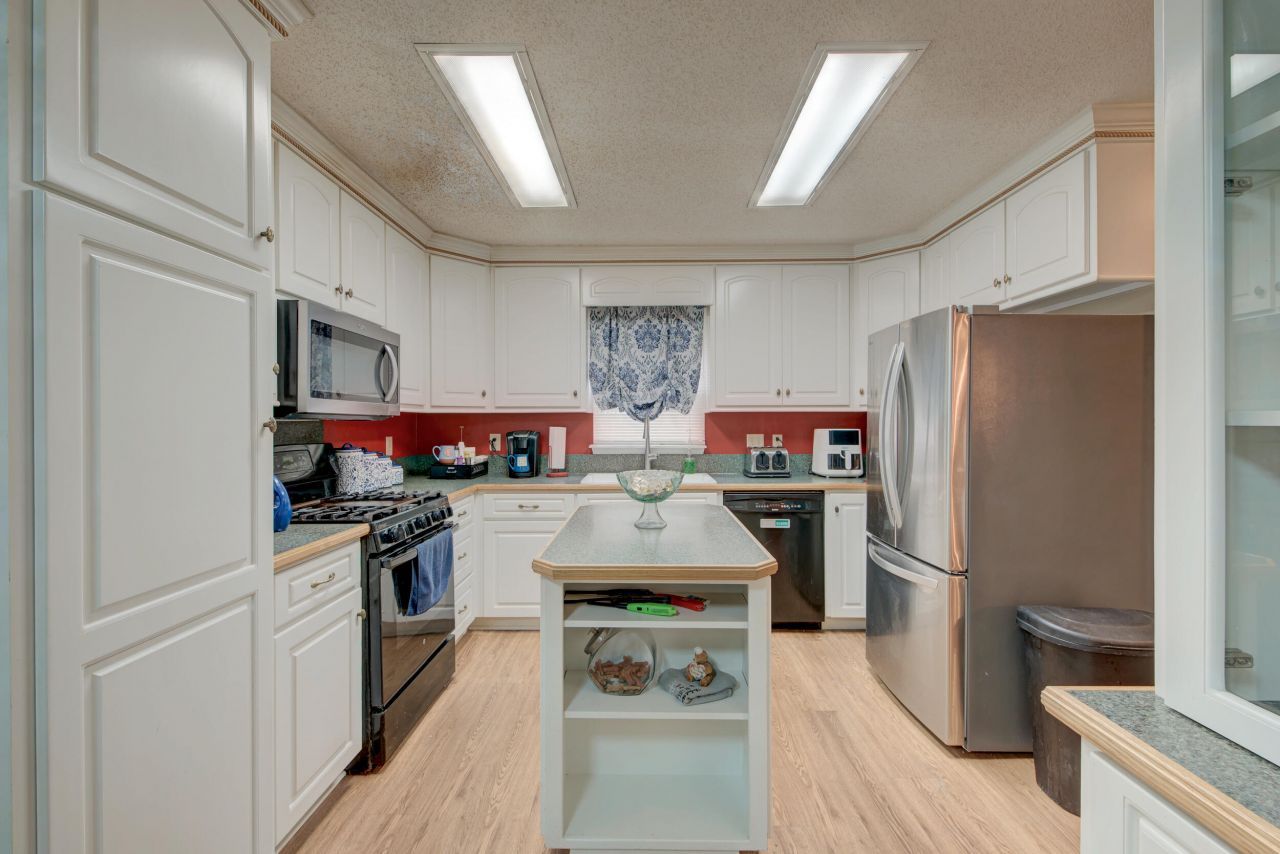 1016 Maidstone Drive Photo 7