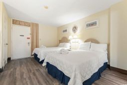 210 75th Ave N photo 4