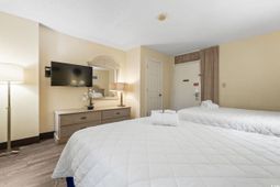 210 75th Ave N photo 4