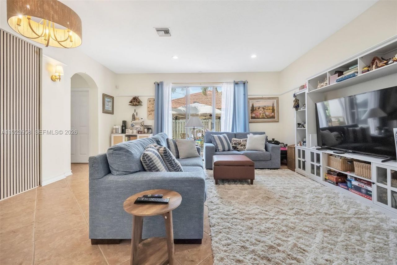 13174 NW 9th Ct, Pembroke Pines, FL 33028 Photo