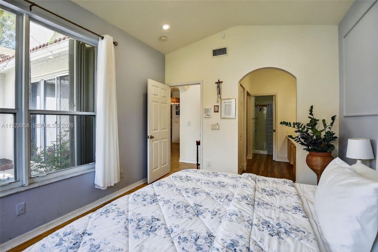 13174 NW 9th Ct, Pembroke Pines, FL 33028 Photo