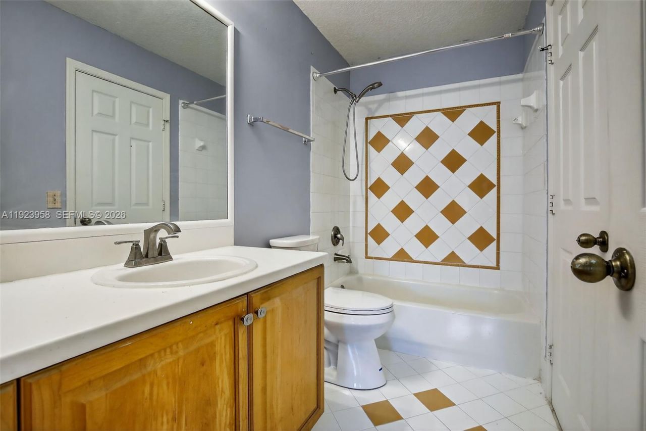 13174 NW 9th Ct, Pembroke Pines, FL 33028 Photo