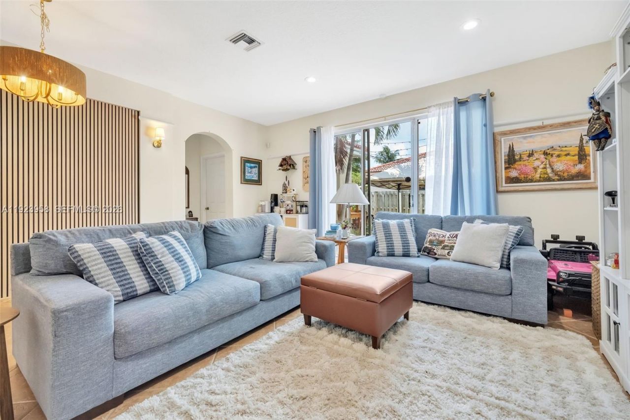 13174 NW 9th Ct, Pembroke Pines, FL 33028 Photo