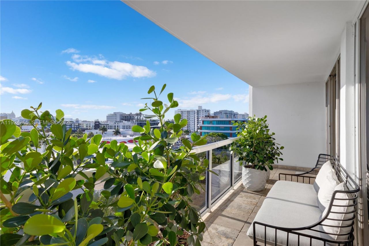 1800 Sunset Harbour Dr, Unit 803, Miami Beach, FL 33139 Photo
